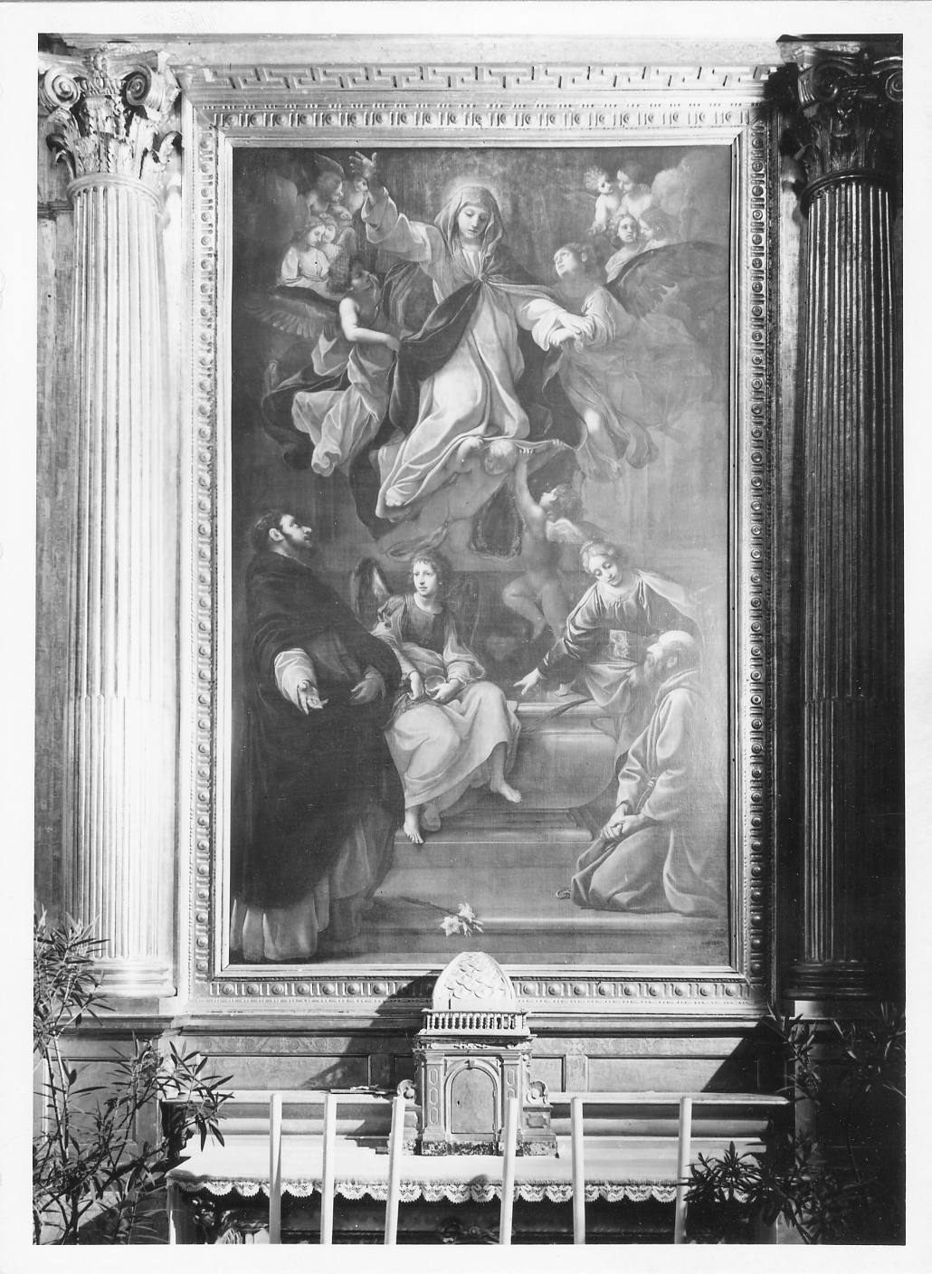 Madonna Assunta e santi (pala d'altare) di Tiarini Alessandro (sec. XVII)