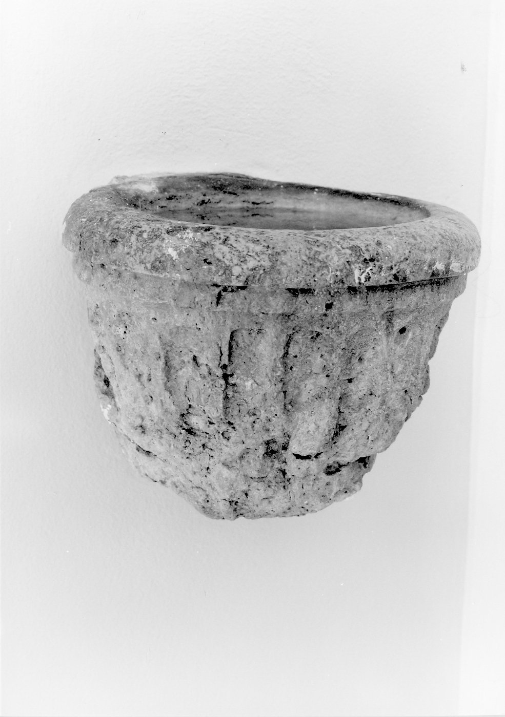 acquasantiera - da parete - produzione romagnola (prima metà sec. XVIII)