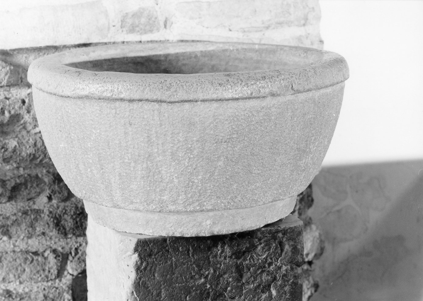 acquasantiera - produzione romagnola (sec. XVII)