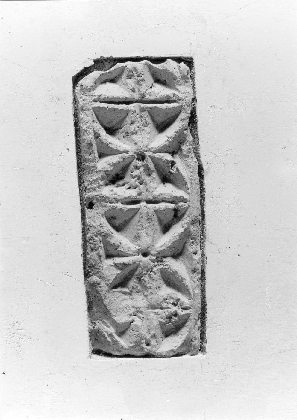 motivo decorativo (rilievo, frammento) - produzione romagnola (sec. XVI)