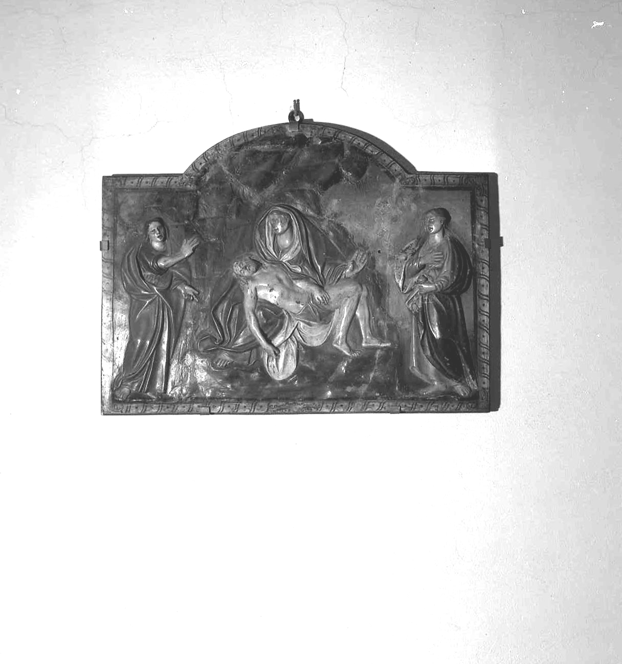 pietà (rilievo) - scuola bolognese (fine/inizio secc. XVII/ XVIII)