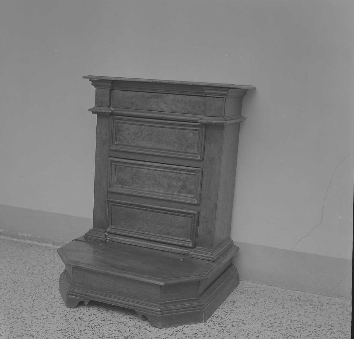 inginocchiatoio - bottega di Camerino (fine/inizio secc. XVII/ XVIII)