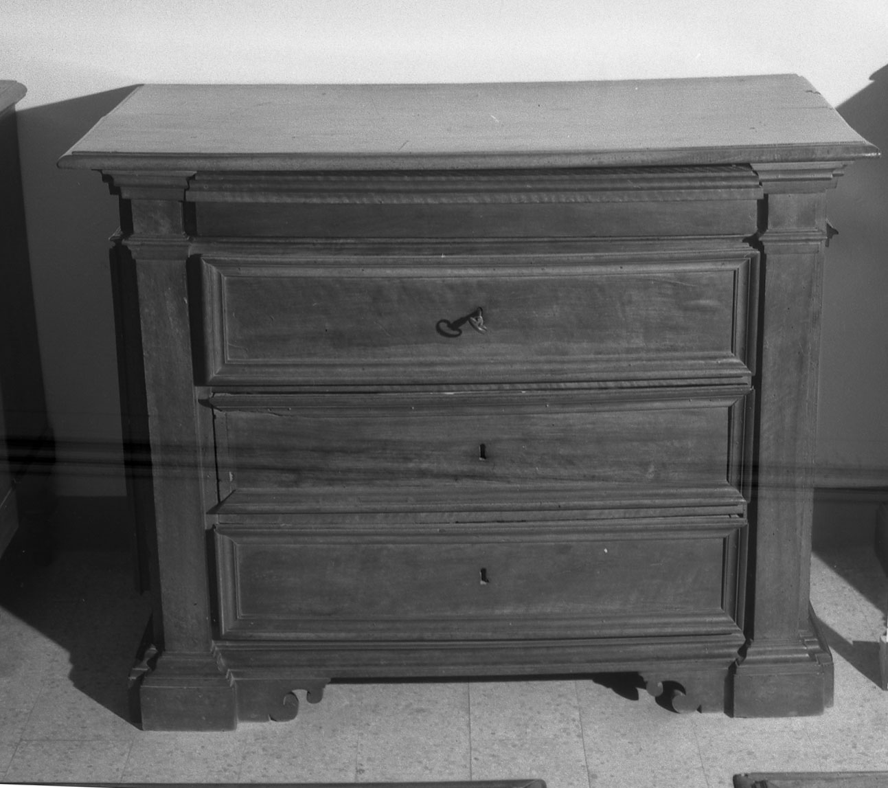 cassettone - bottega italiana (sec. XVII)