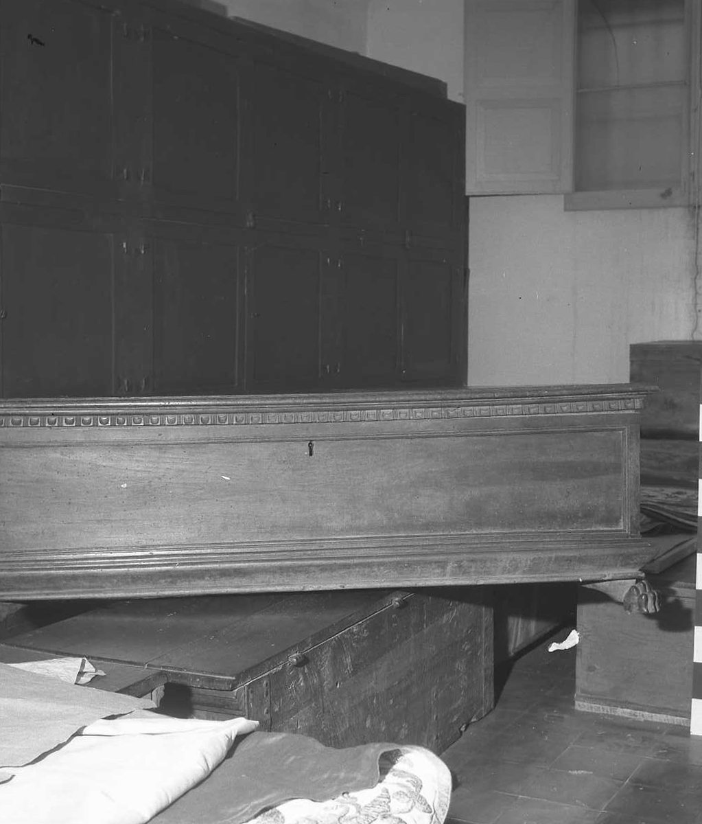 cassapanca - bottega italiana (sec. XVI)