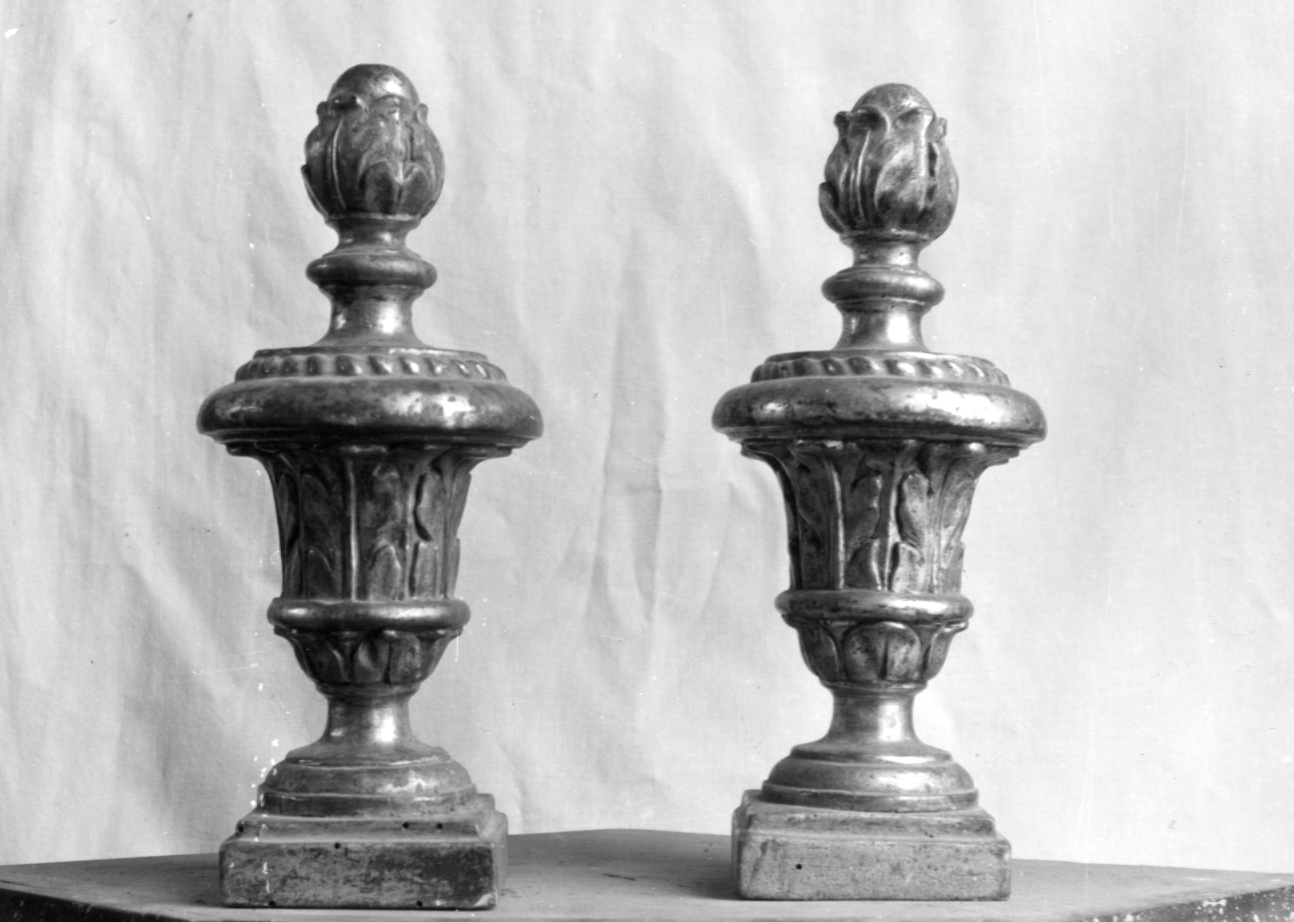 vaso d'altare con composizione floreale - bottega faentina (prima metà sec. XIX)