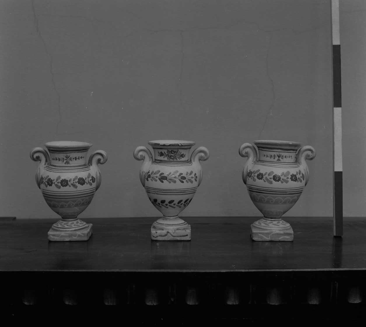 vasetto - bottega faentina (inizio sec. XIX)