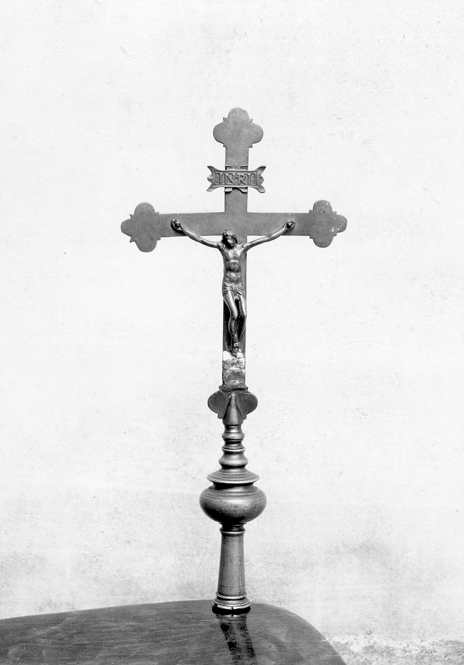 croce astile - bottega italiana (fine/inizio secc. XVI/ XVII)