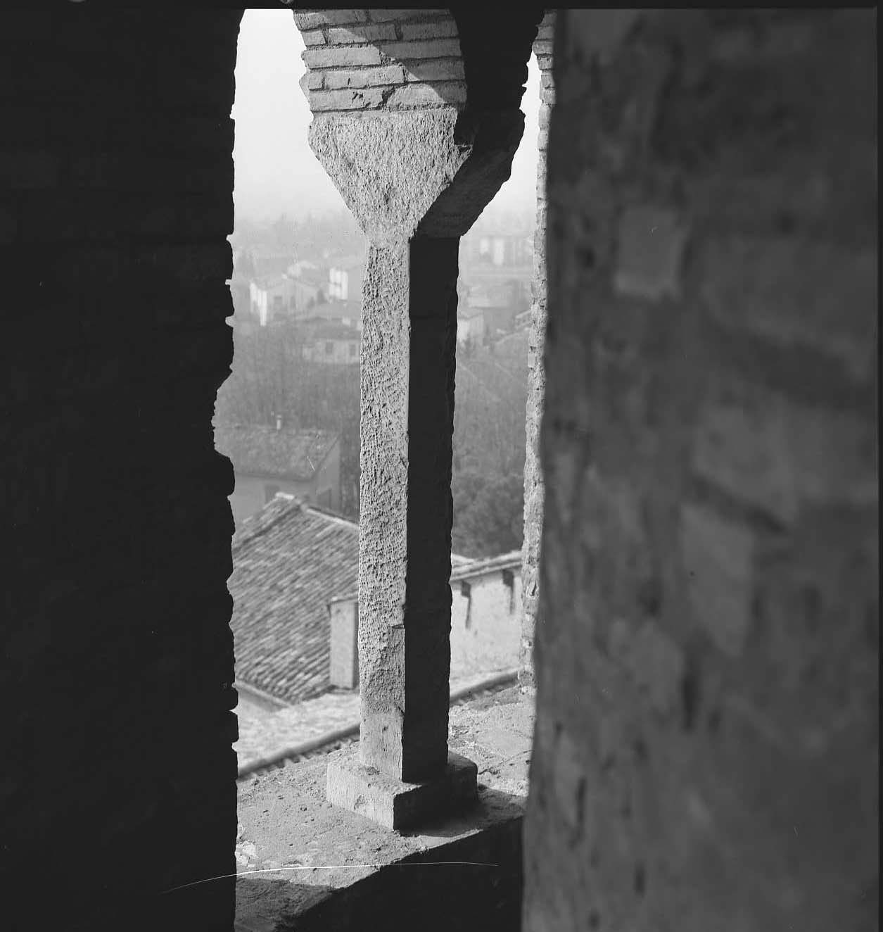 pilastro, elemento d'insieme - bottega romagnola (sec. VIII)