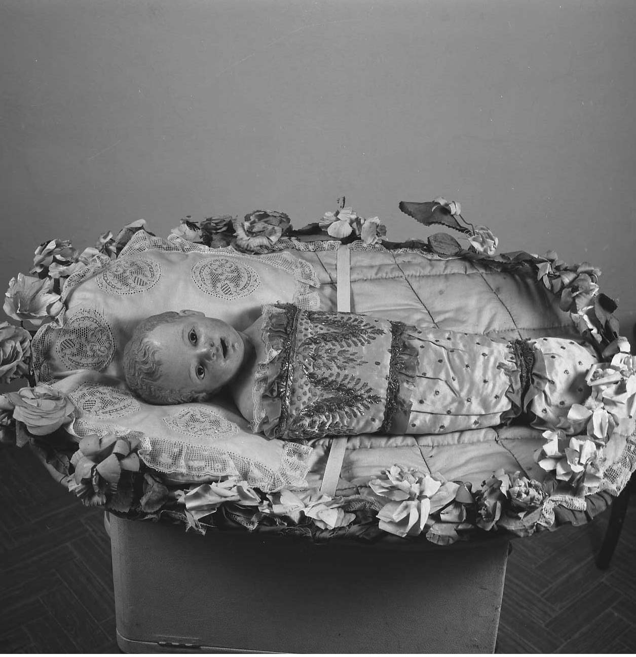 Gesù Bambino nella culla (statua) di Collina Giovanni detto Ballanti Graziani (bottega) (sec. XIX)