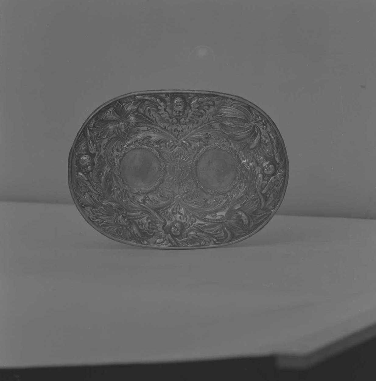 piatto portampolline di Calzolari Pietro Antonio (fine sec. XVII)