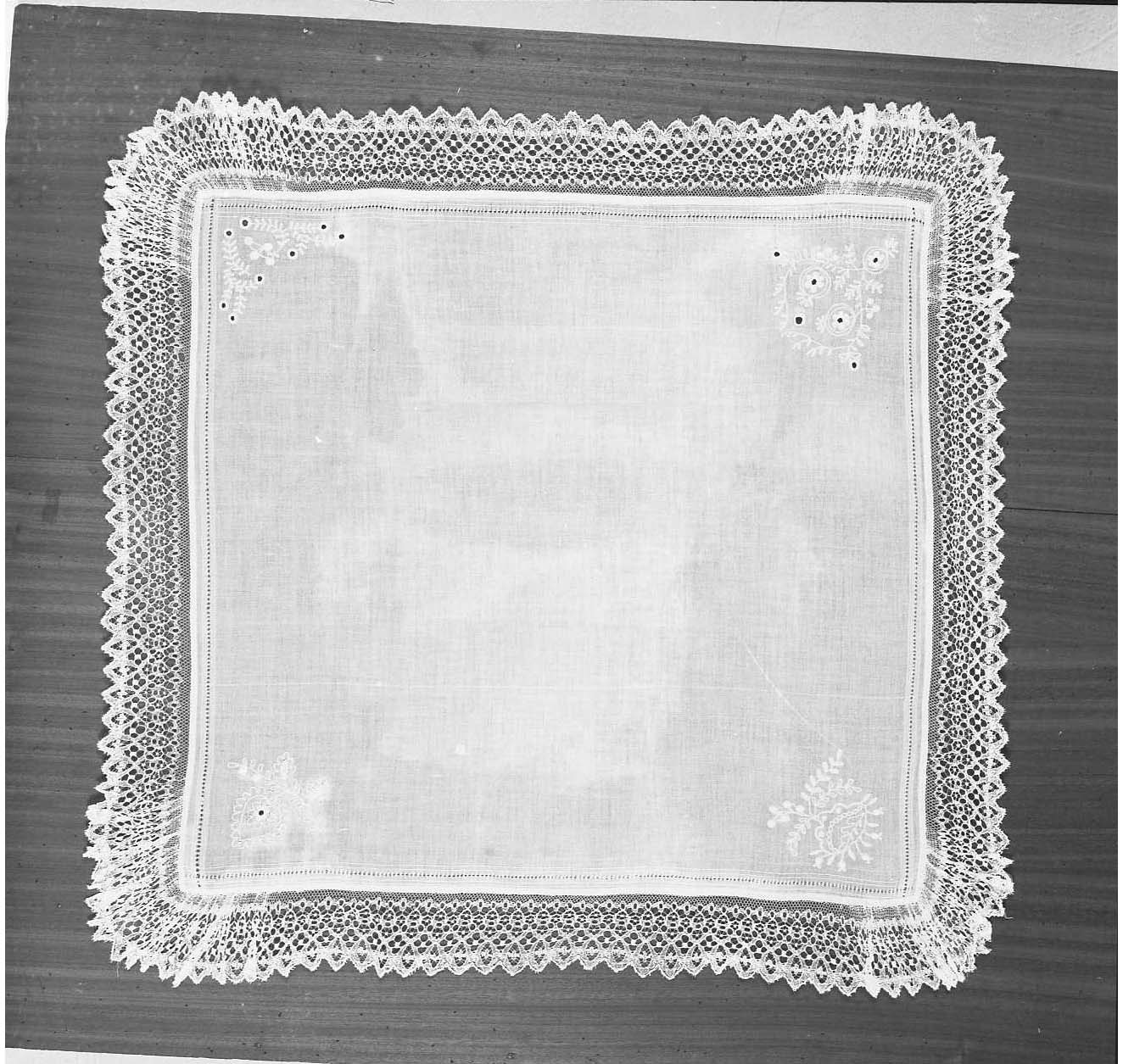 corporale - manifattura italiana (sec. XVIII)