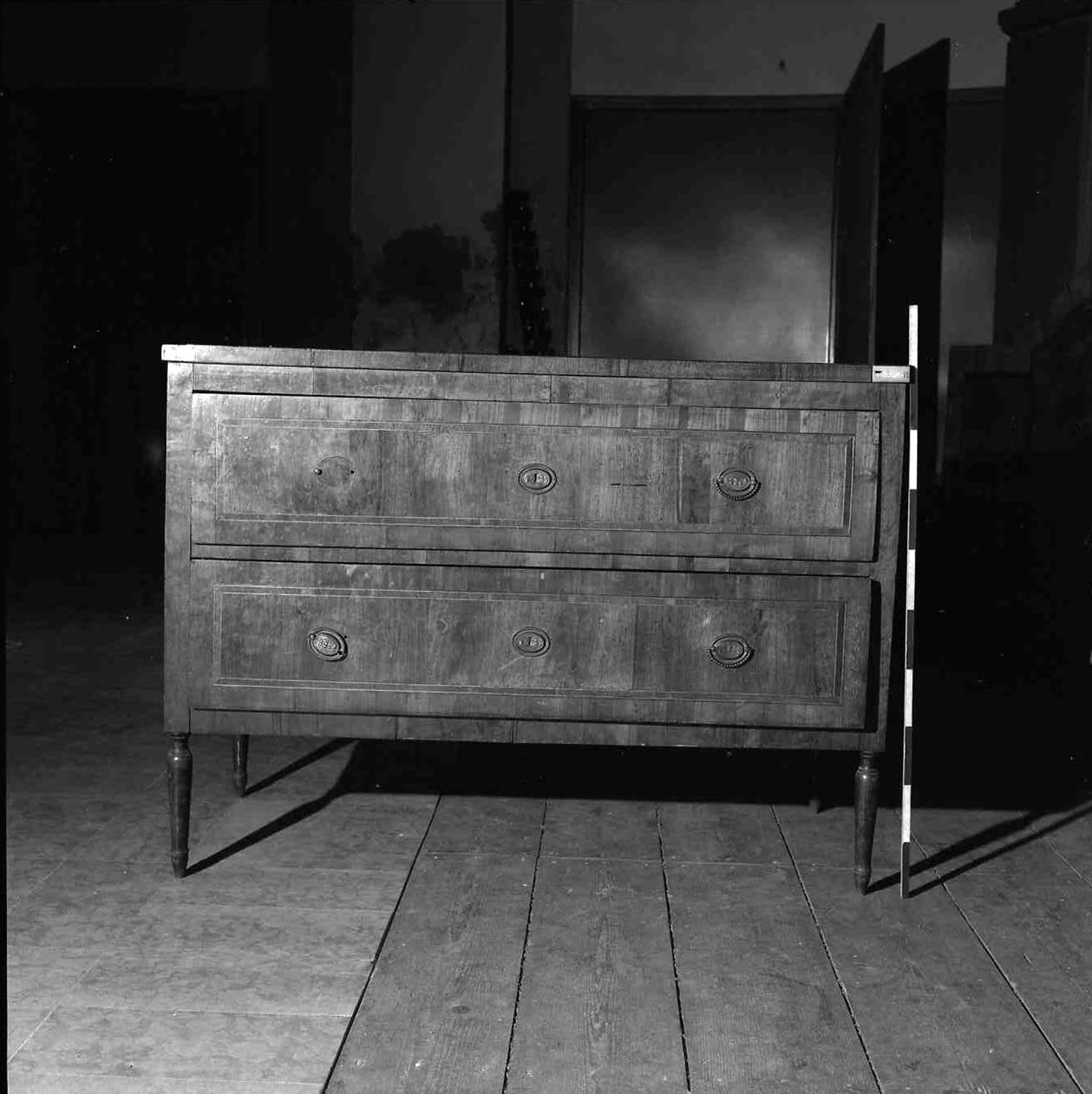 cassettone - bottega italiana (fine/inizio secc. XVIII/ XIX)