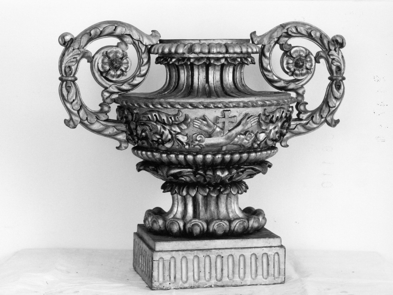 vaso d'altare con composizione floreale - ambito emiliano-romagnolo (sec. XIX)