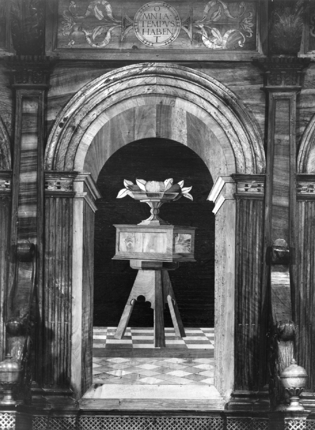 sgabello, cassetta, vassoio con frutta (decorazione a intarsio, elemento d'insieme) di De Marchi Biagio (sec. XVI)