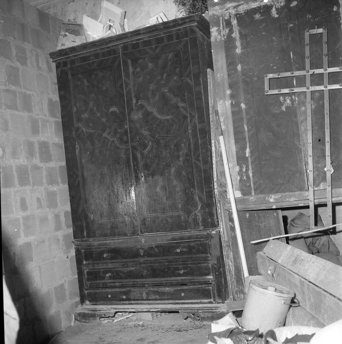 cassettone con alzata - bottega romagnola (sec. XIX)