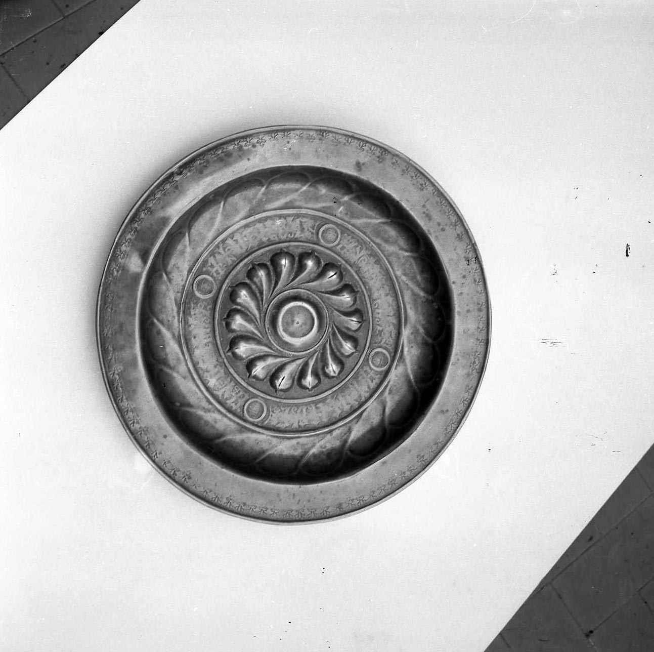 piatto - bottega tedesca (sec. XVI)