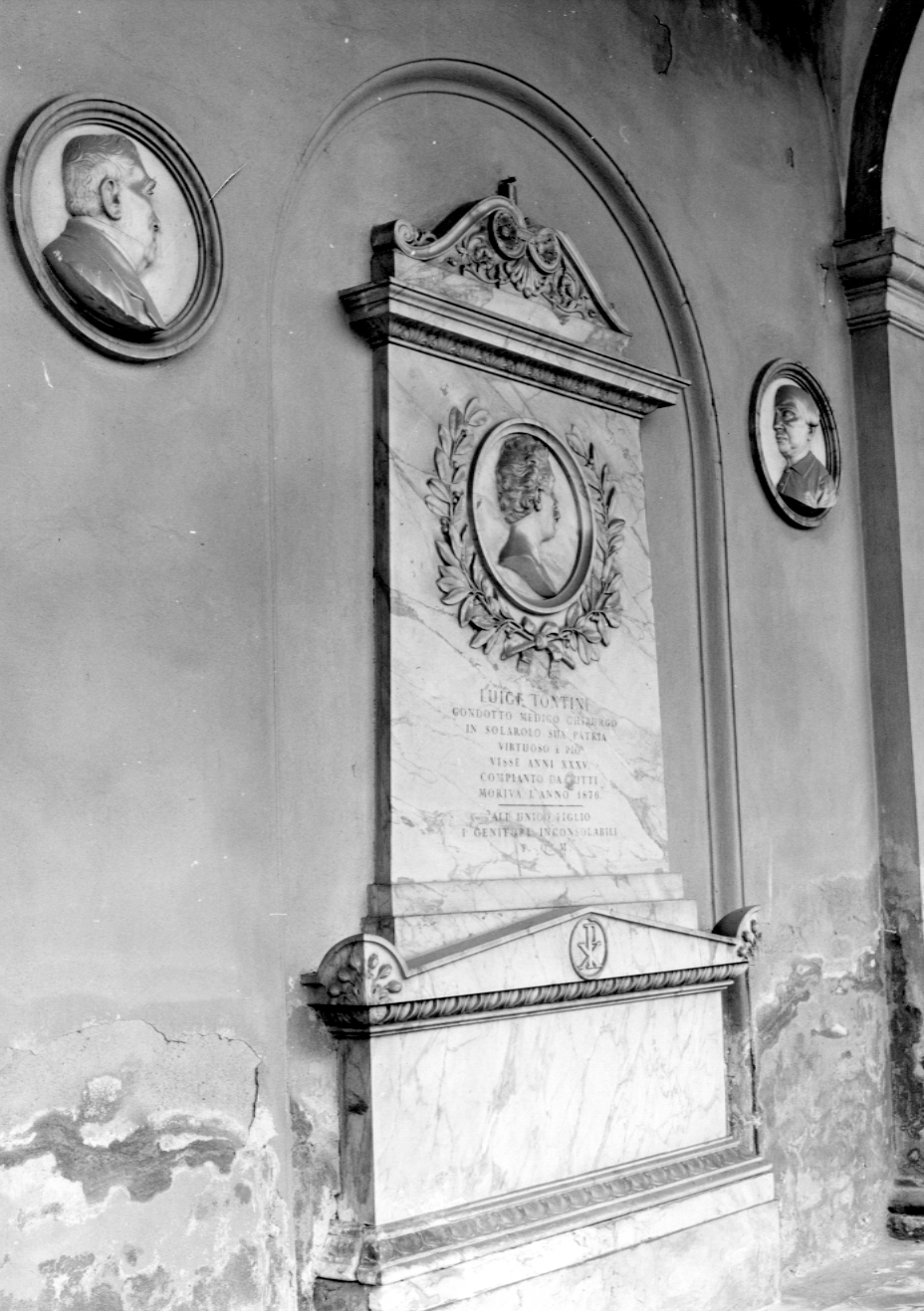 ritratto di Luigi Tontini di profilo (monumento funebre - a stele) di Visani Paolo (attribuito) (sec. XIX)