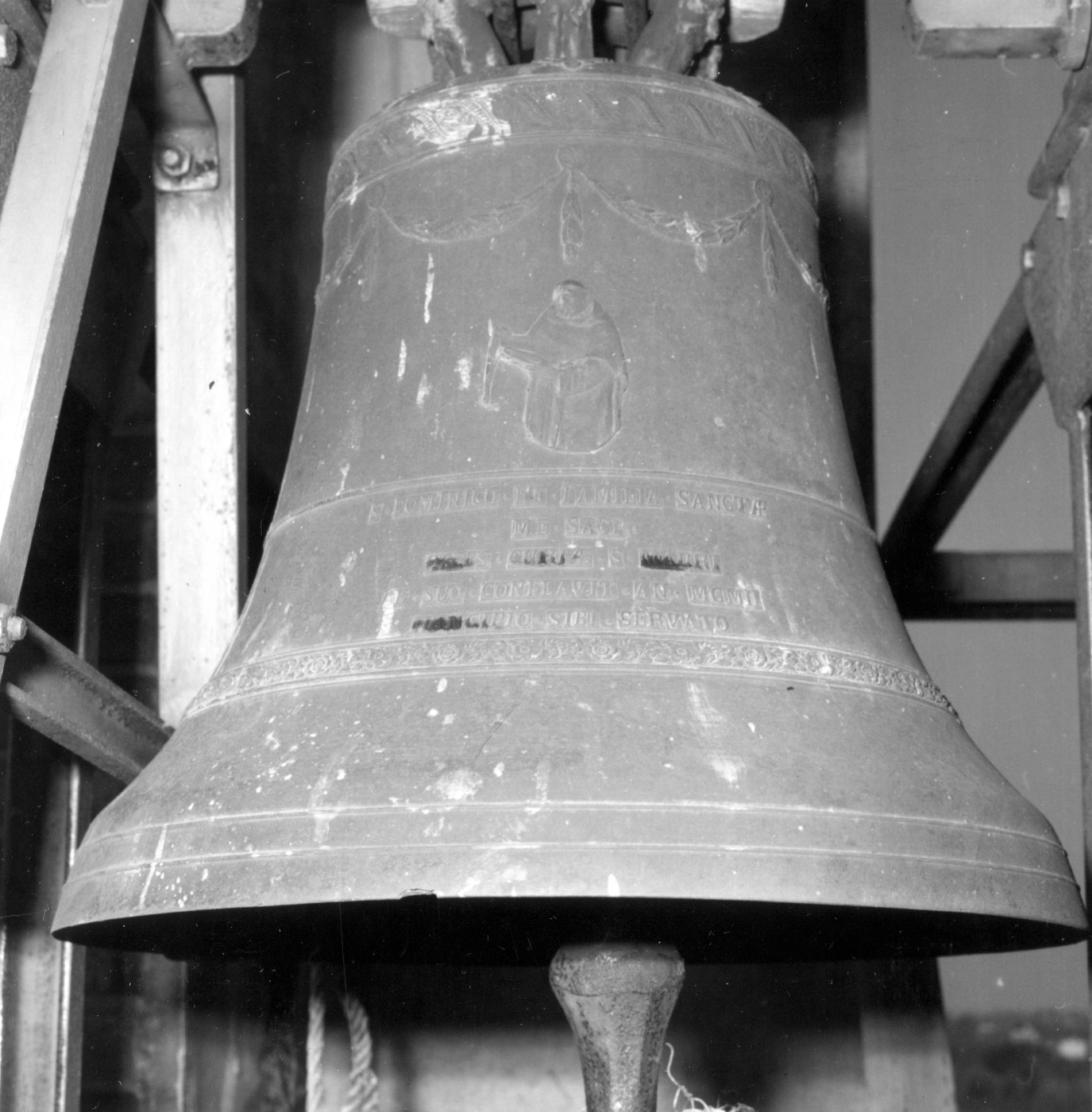 San Mauro/ Sacra Famiglia (campana) di Brighenti Giuseppe (sec. XX)