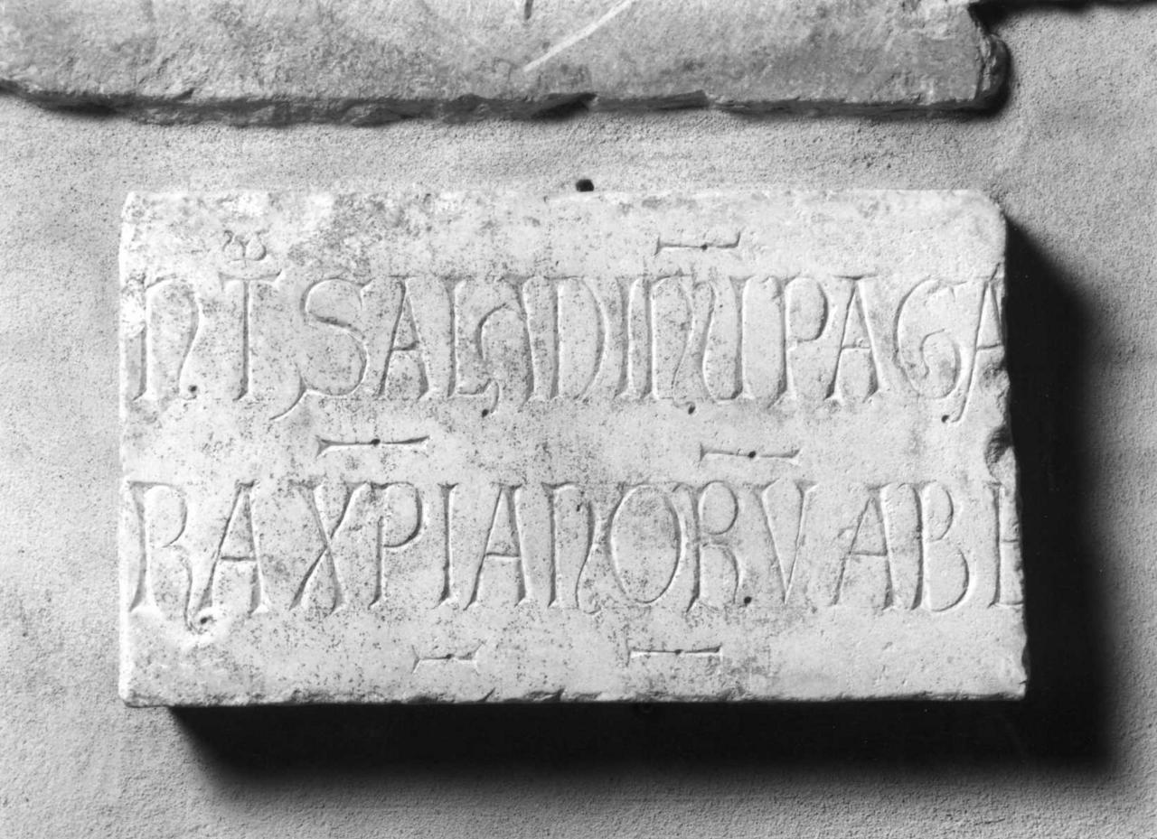 lapide, frammento - bottega modenese (sec. XIII)