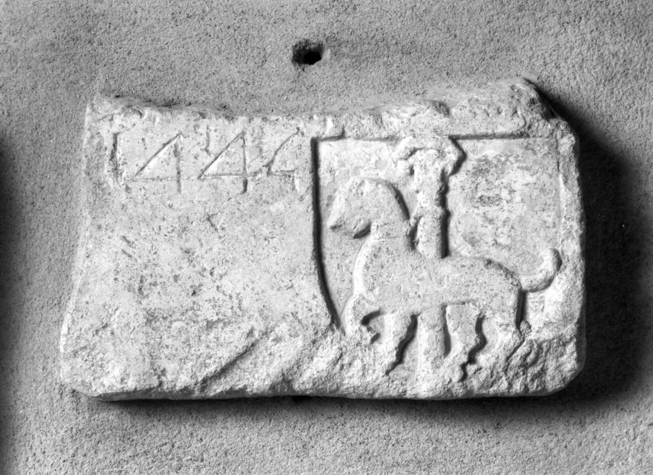lapide, frammento - bottega modenese (sec. XV)