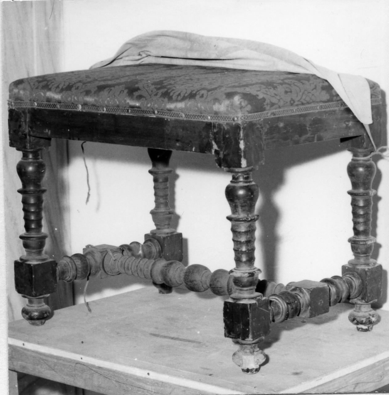 sgabello - bottega emiliana (metà sec. XVII)