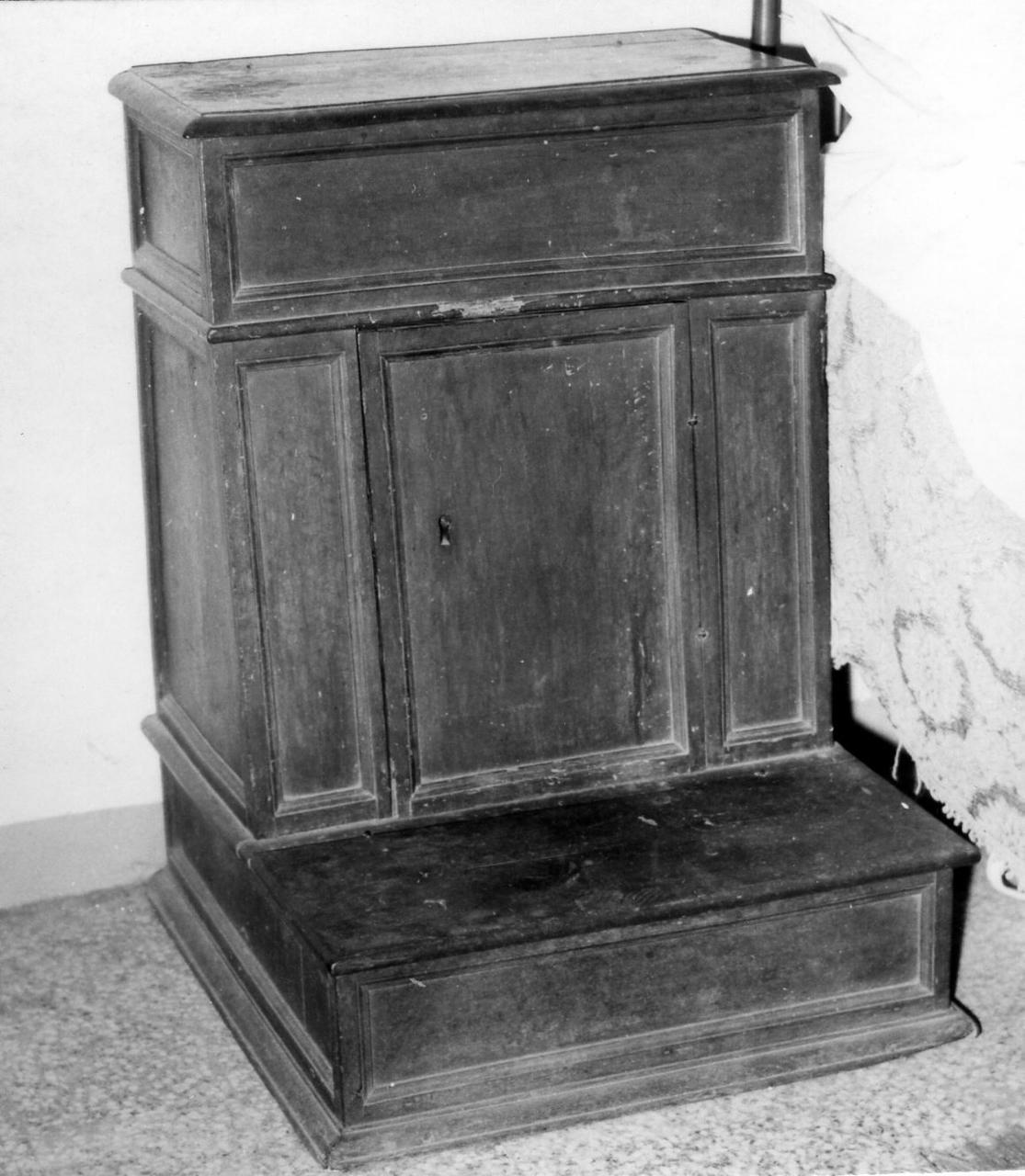 inginocchiatoio, serie - bottega carpigiana (metà sec. XVII)