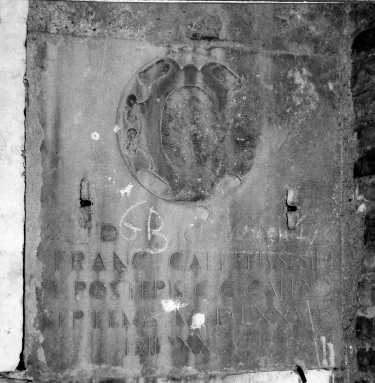 lapide tombale - bottega carpigiana (ultimo quarto sec. XVI)