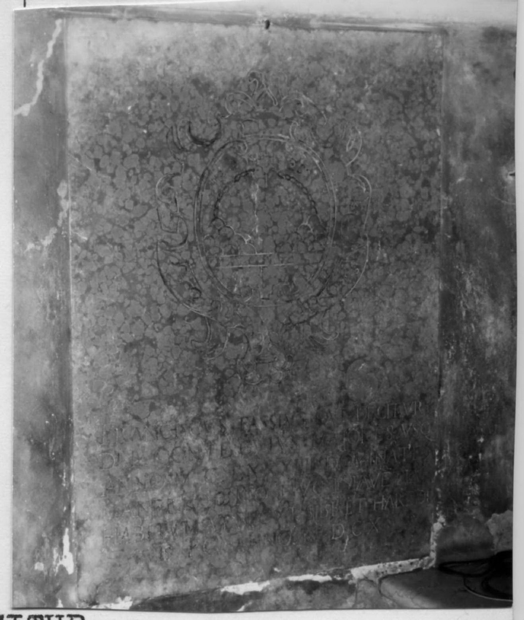 lapide tombale - bottega carpigiana (inizio sec. XVII)