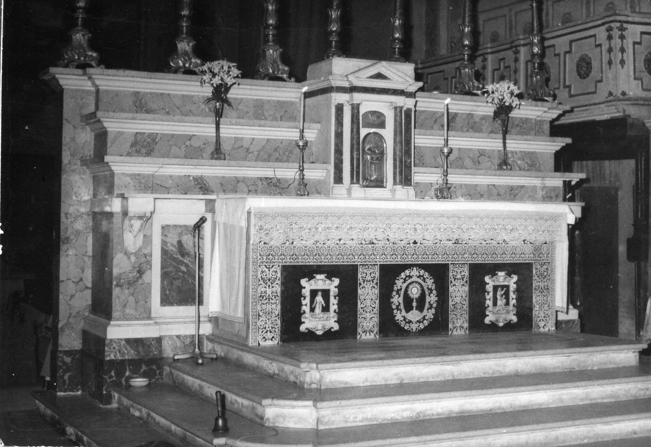 altare maggiore di Garuti Giovanni (secondo quarto sec. XIX)