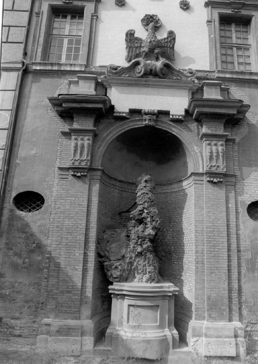 allegoria dell'architettura civile e militare (scultura, elemento d'insieme) di Maschio Lattanzio (bottega) (sec. XVII)