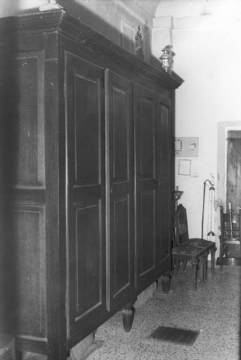 armadio da sacrestia - manifattura modenese (inizio sec. XIX)