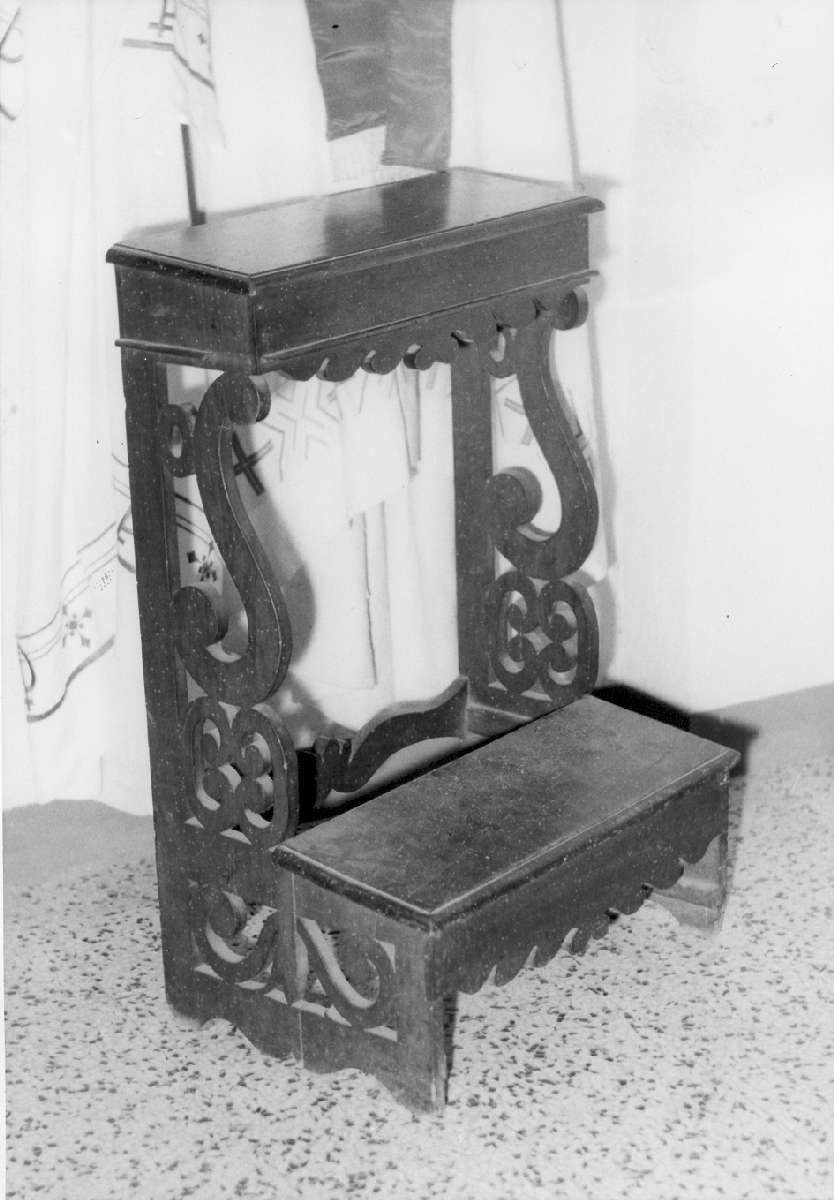 inginocchiatoio - manifattura modenese (prima metà sec. XIX)