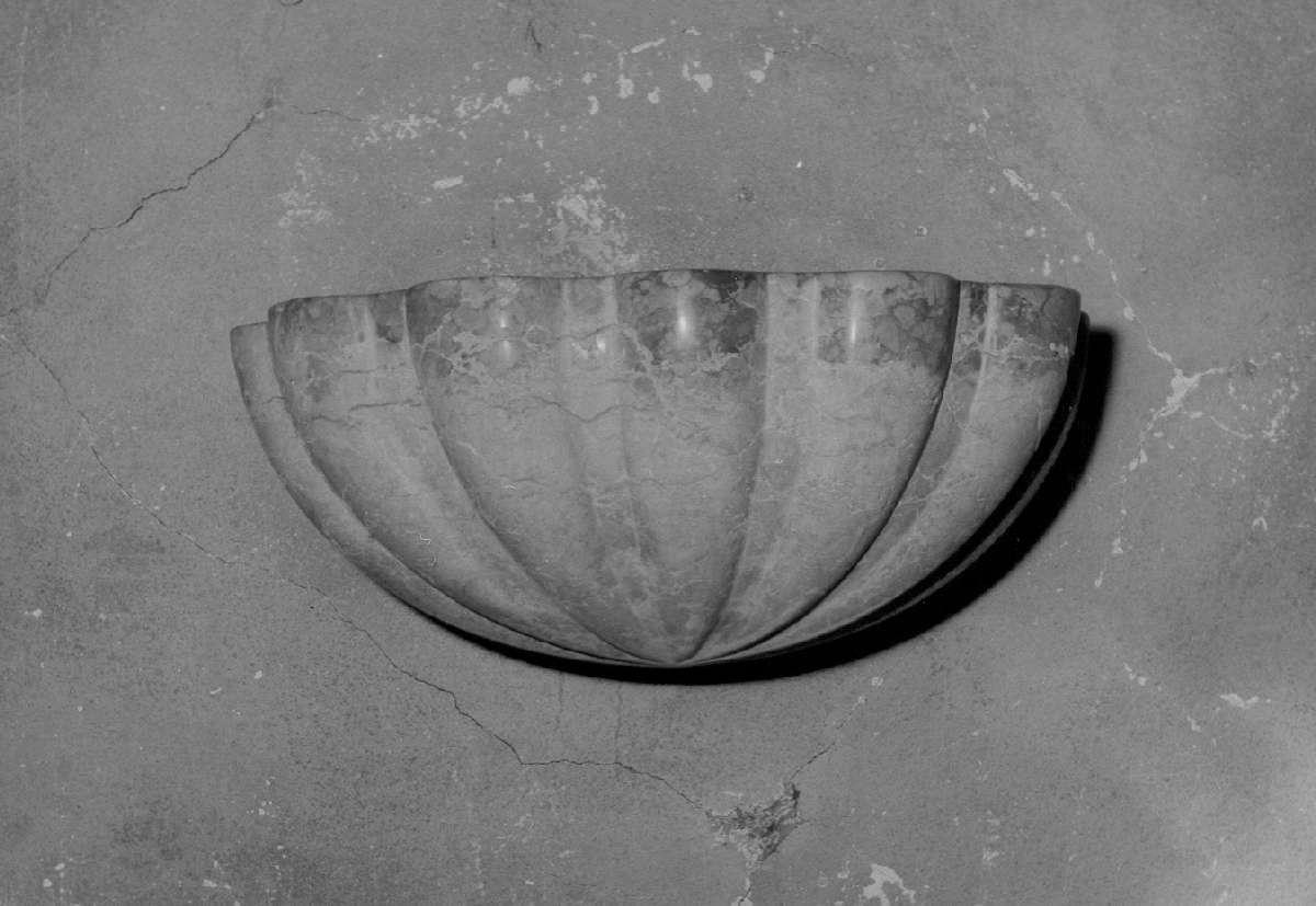 acquasantiera da parete - manifattura modenese (metà sec. XVIII)