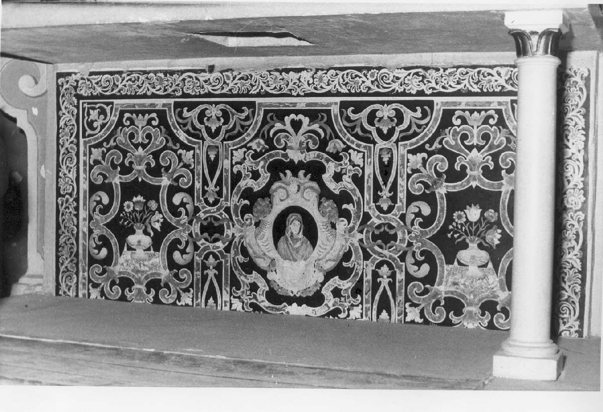 Madonna; motivi decorativi a volute (paliotto) di Mazelli Marco (attribuito) (seconda metà sec. XVIII)