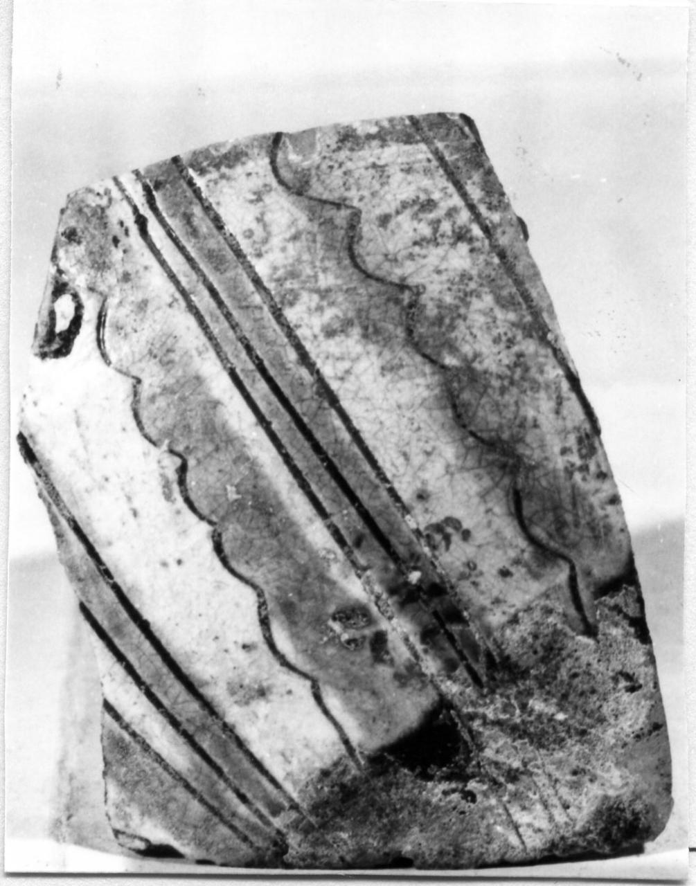 motivi decorativi (orcio, frammento) - bottega carpigiana (prima metà sec. XVII)