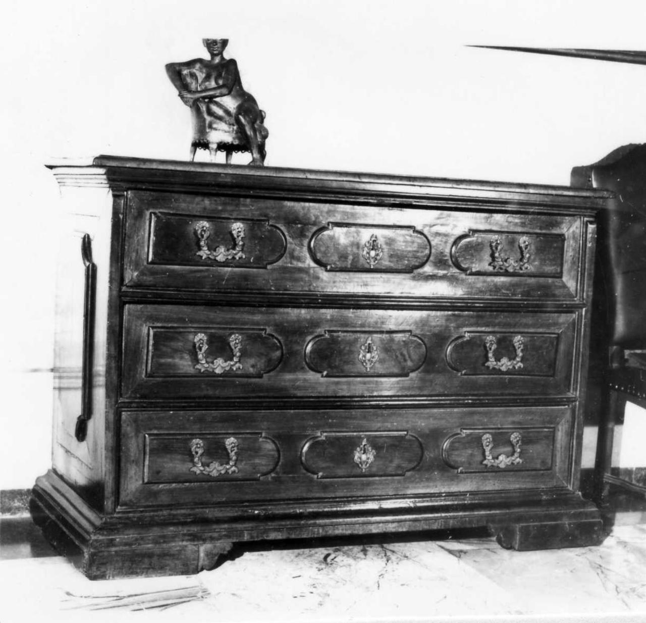 cassettone - bottega emiliana (fine sec. XVII)