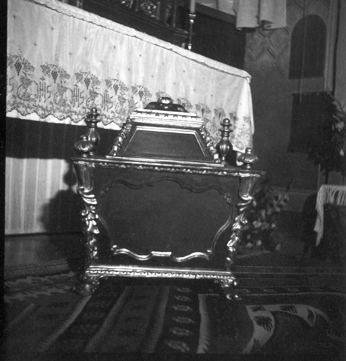 reliquiario a teca - a urna - ambito parmense (seconda metà sec. XVIII)