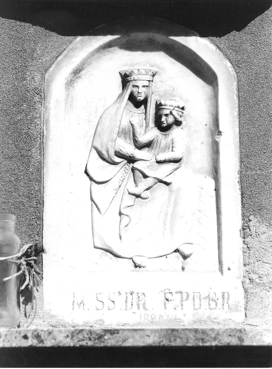 Madonna di Montenero, Madonna con Bambino in trono (formella) - ambito carrarese (sec. XIX)