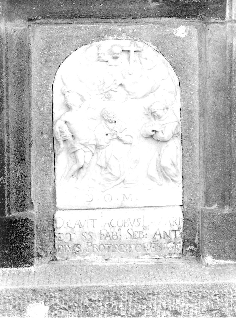 Gesù Bambino che porta la croce e santi (formella) - ambito carrarese (sec. XVIII)