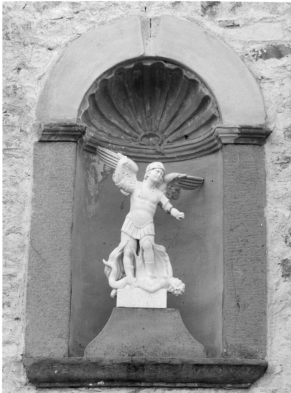 San Michele Arcangelo schiaccia il demonio (statuetta devozionale) - ambito carrarese (sec. XVII)