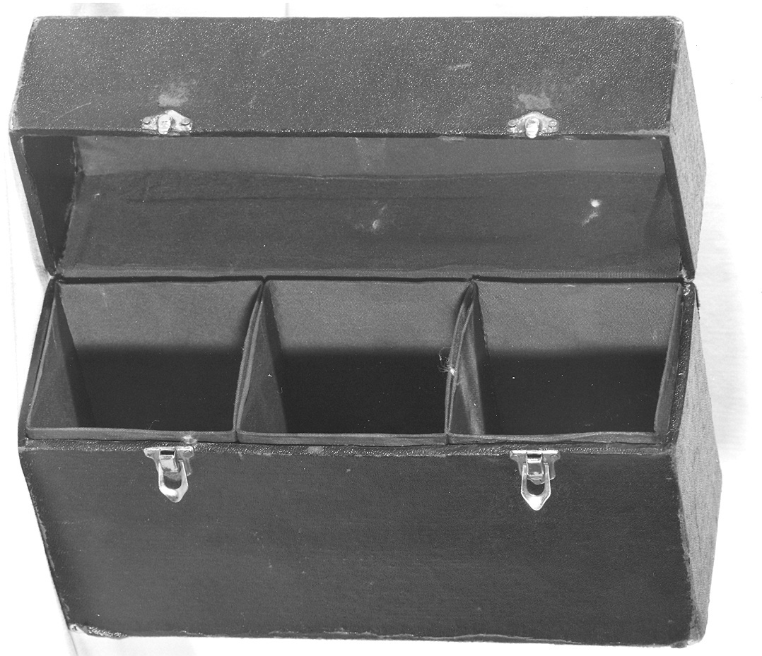 vasetti per oli santi - produzione parmense (primo quarto sec. XX)