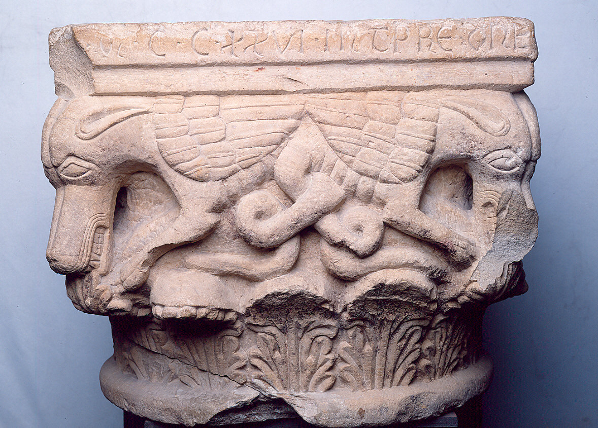 Capitello Ferledi, Draghi e foglie d'acanto (capitello di colonna) - ambito padano (sec. XIII)