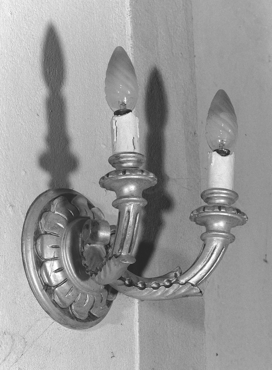 lampada - a muro, serie - ambito parmense (primo quarto sec. XX)