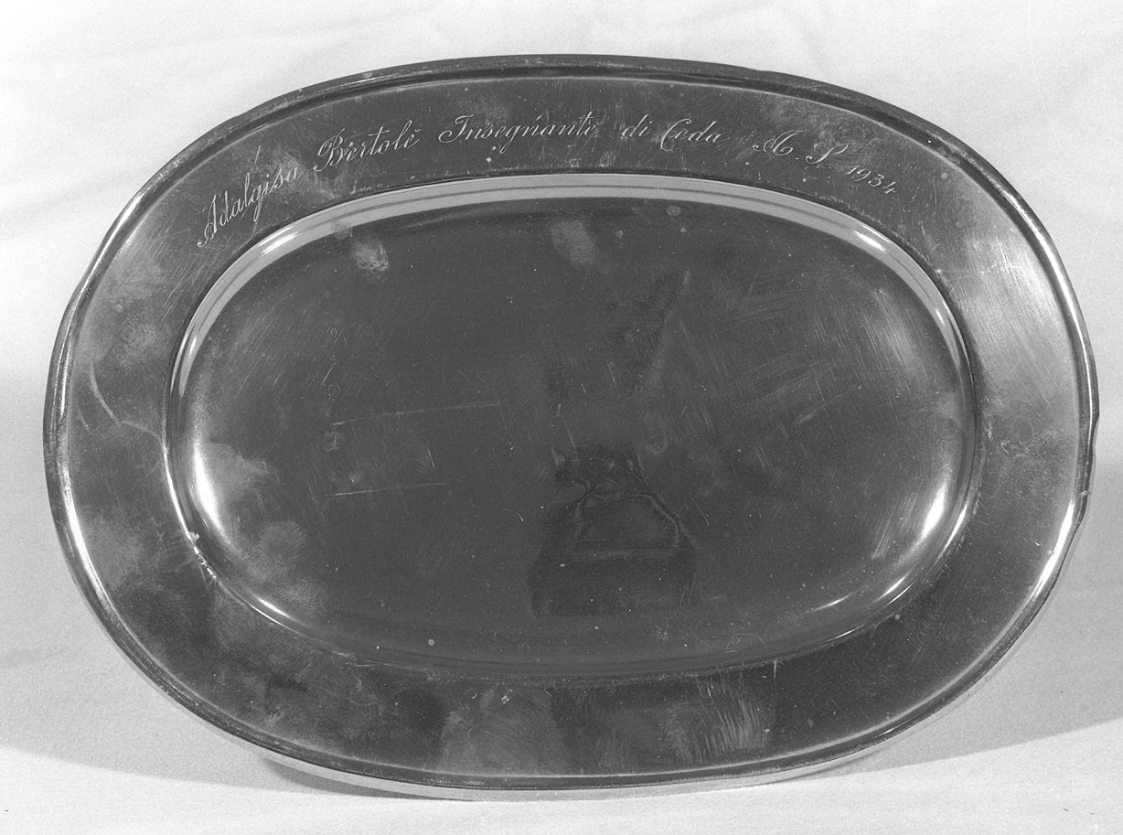 piattino da comunione - produzione parmense (sec. XX)