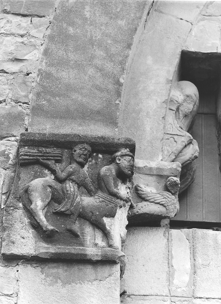 centauro cavalcato da una figura recante frecce (capitello) di Antelami Benedetto (scuola) (fine sec. XII)