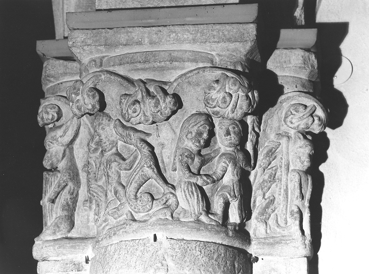 animale che suona l'arpa e donna che abbraccia un uomo (capitello di colonna) di Antelami Benedetto (scuola) (fine/inizio secc. XII/ XIII)
