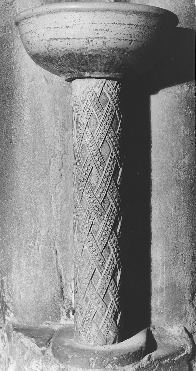 acquasantiera - a fusto - ambito emiliano (sec. XII)