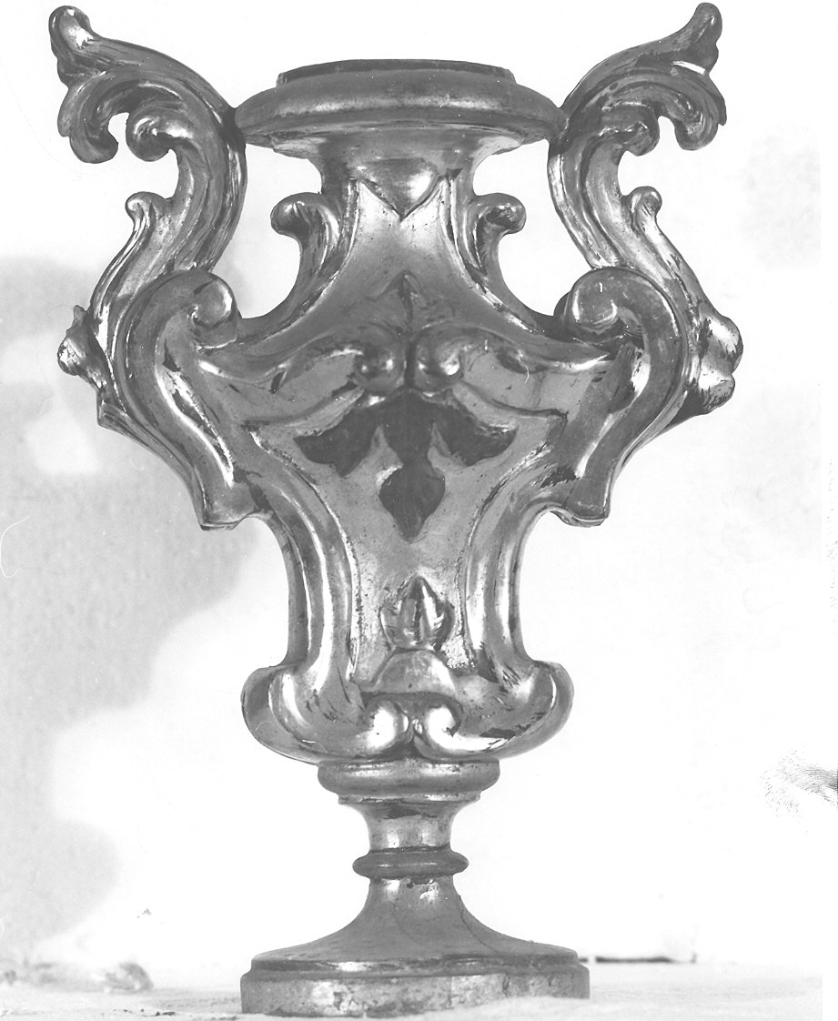 vaso d'altare con composizione floreale, coppia - ambito parmense (?) (seconda metà sec. XVIII)