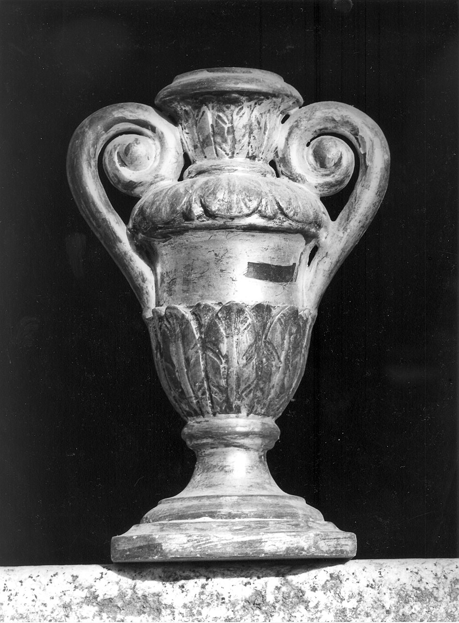 vaso d'altare con composizione floreale, serie - ambito piacentino (inizio sec. XIX)