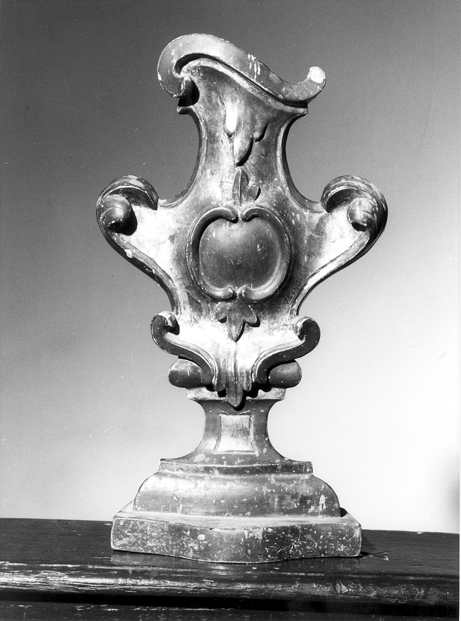 vaso d'altare con composizione floreale - ambito piacentino (sec. XVIII)